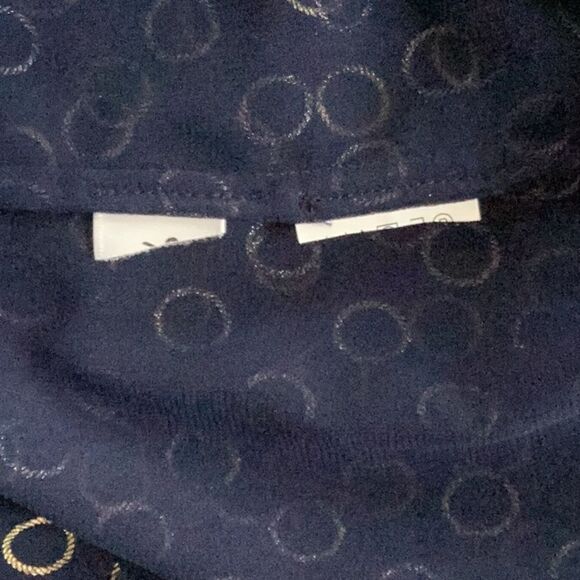 MICHAEL KORS SHEER BLOUSE TOP MEDIUM NAVY BLUE WITH GOLD CIRCLE DETAIL FLUTTER - Picture 5 of 6